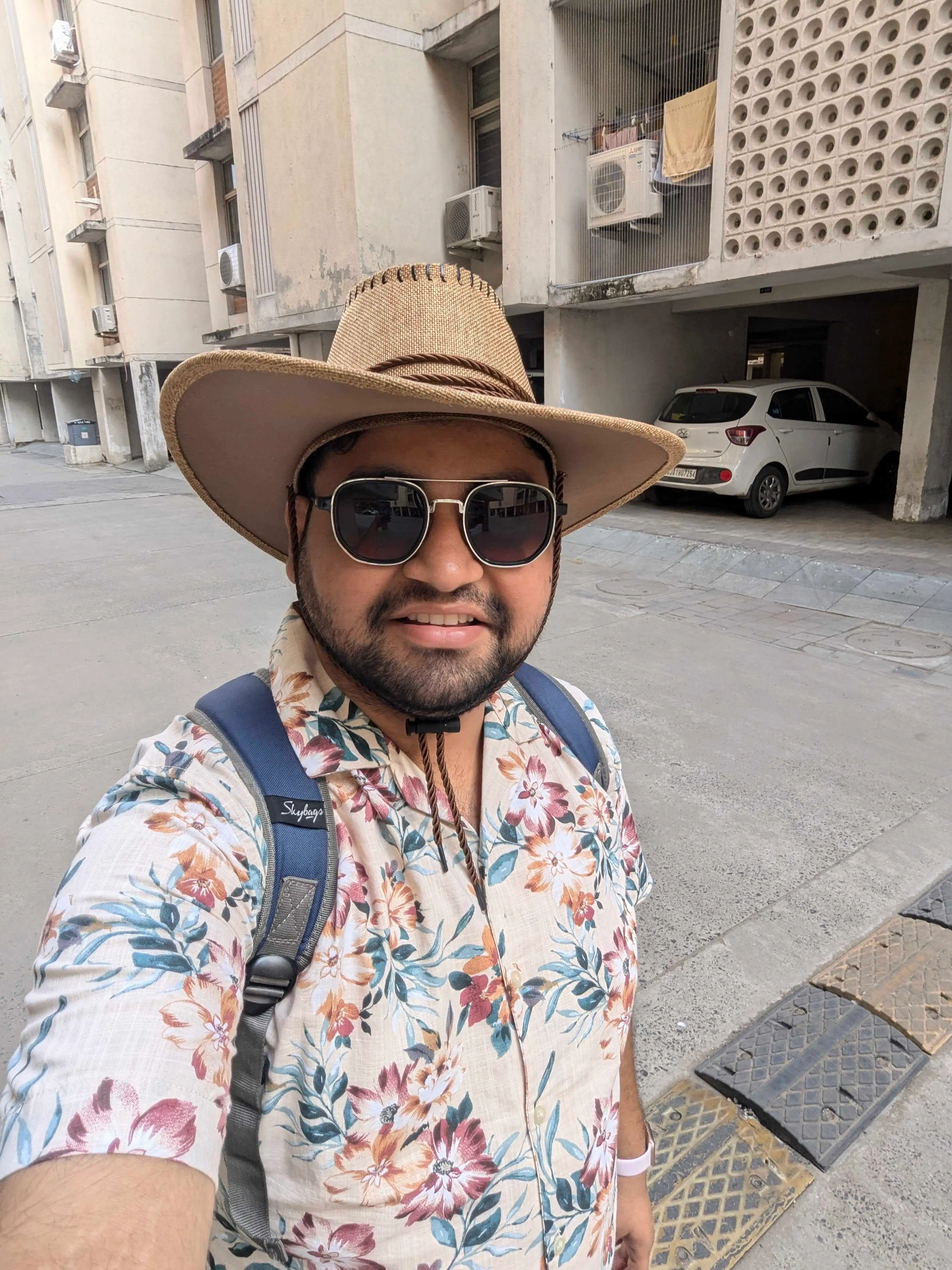 Street selfie in a straw hat and sunglasses